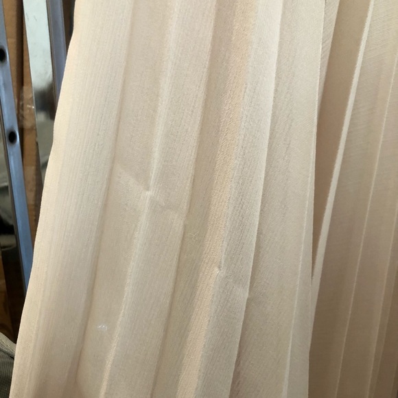 ALICE + OLIVIA Essie Pleated Midi Skirt - Picture 4 of 6